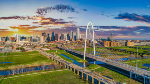 Tierra y puente de Dallas