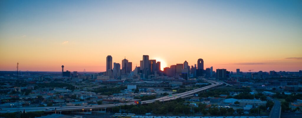 What are the must-see Dallas attractions for first-time visitors?